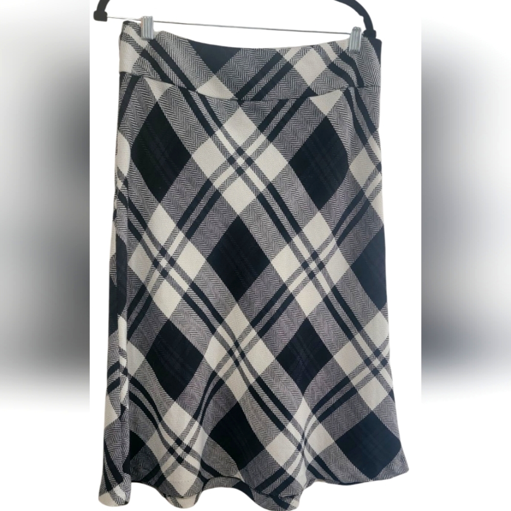 DRESSBARN BLACK & OFF WHITE A-LINE SKIRT